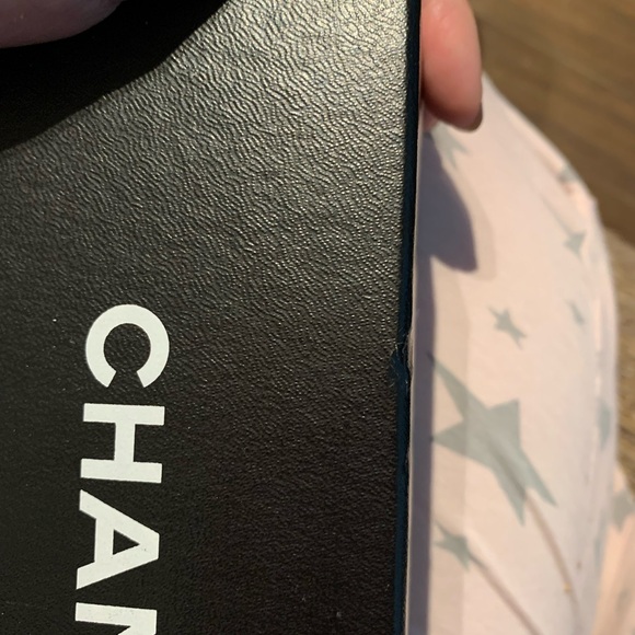 Chanel sunglasses box hard cover, tiny dented - Picture 3 of 6